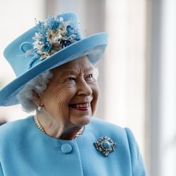 La Reina Isabel visitando el aeropuerto de Heathrow