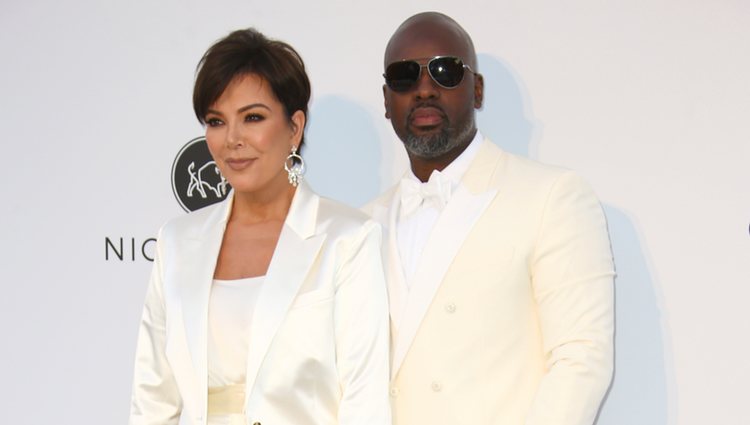 Kris Jenner y Corey Gamble en la gala amfAR en el Festival de Cannes 2019