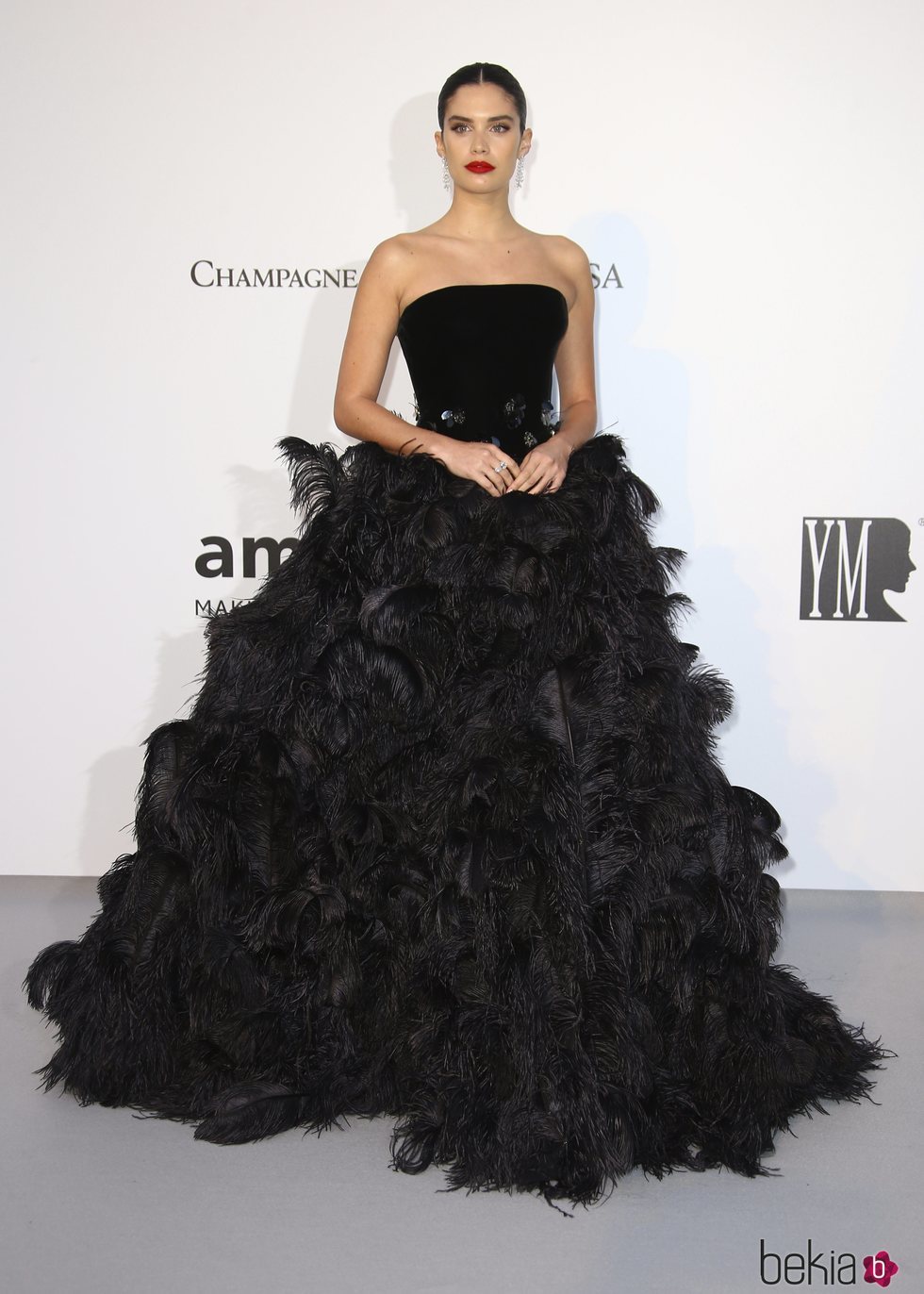 Sara Sampaio en la gala amfAR en el Festival de Cannes 2019