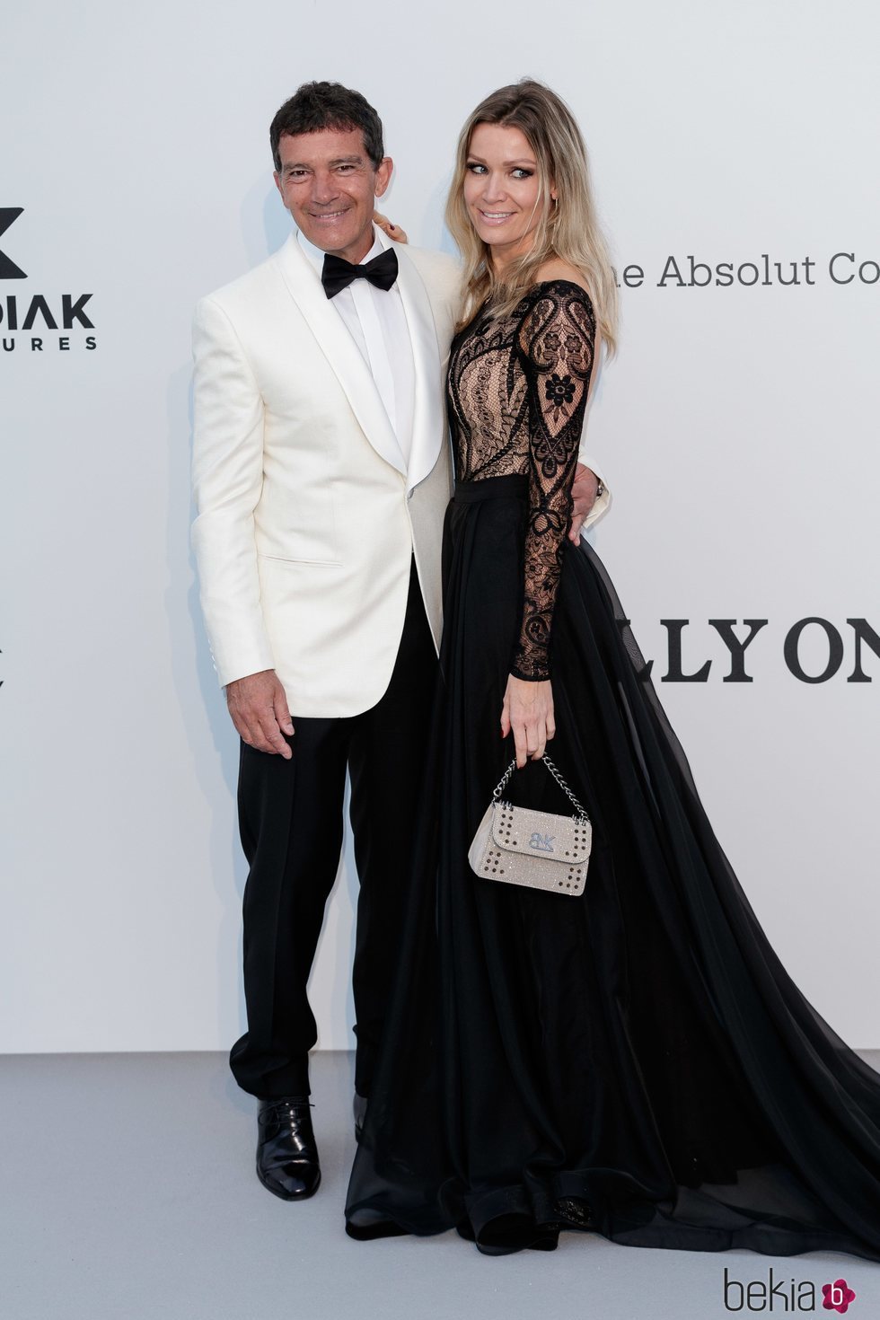 Antonio Banderas y Nicole Kimpel en la gala amfAR en el Festival de Cannes 2019