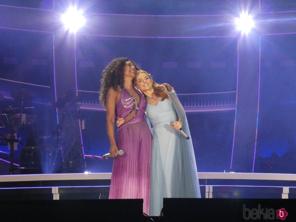 Mel B y Geri Halliwell en el primer concierto de la gira Spice World Tour 2019