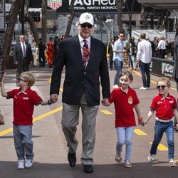 El Príncipe Alberto junto a Jacques y Gabrielle de Mónaco y Kaia Rose Wittstock