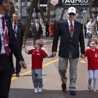 El Príncipe Alberto junto a Jacques y Gabrielle de Mónaco y Kaia Rose Wittstock