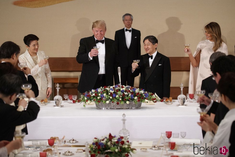 Donald y Melania Trump brindan con el Emperador Naruhito y su mujer Masako en la cena de Estado