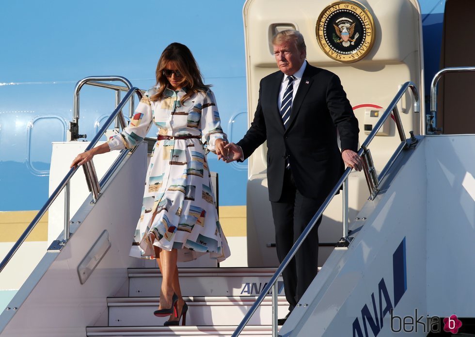 Donald y Melania Trump aterrizan en Japón en su visita de Estado