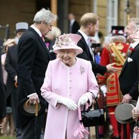 La Reina Isabel en una garden party en el Palacio Buckingham Palace