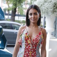 Hiba Abouk llegando a la Gala Solidaria contra el Cáncer de Elle