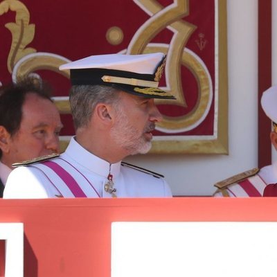 El Rey Felipe y la Reina Letizia presiden el desfile por el Día de las Fuerzas Armadas en Sevilla