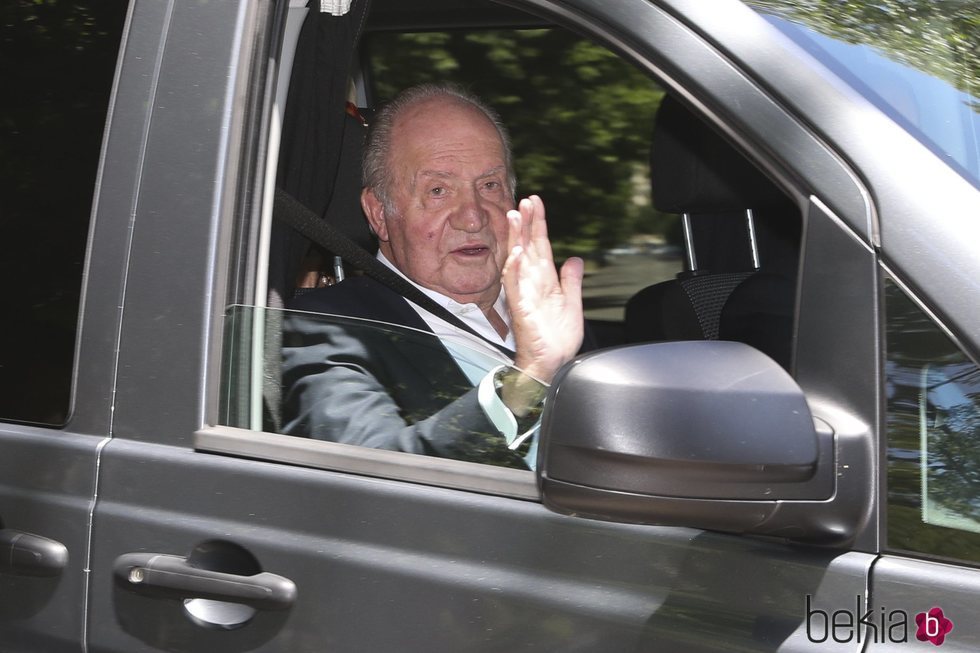 El Rey Juan Carlos I llegando a una comida en Aranjuez el día que abandona la vida pública