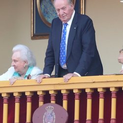 El Rey Juan Carlos y la Infanta Pilar en la corrida de toros en Aranjuez en homenaje a la Condesa de Barcelona