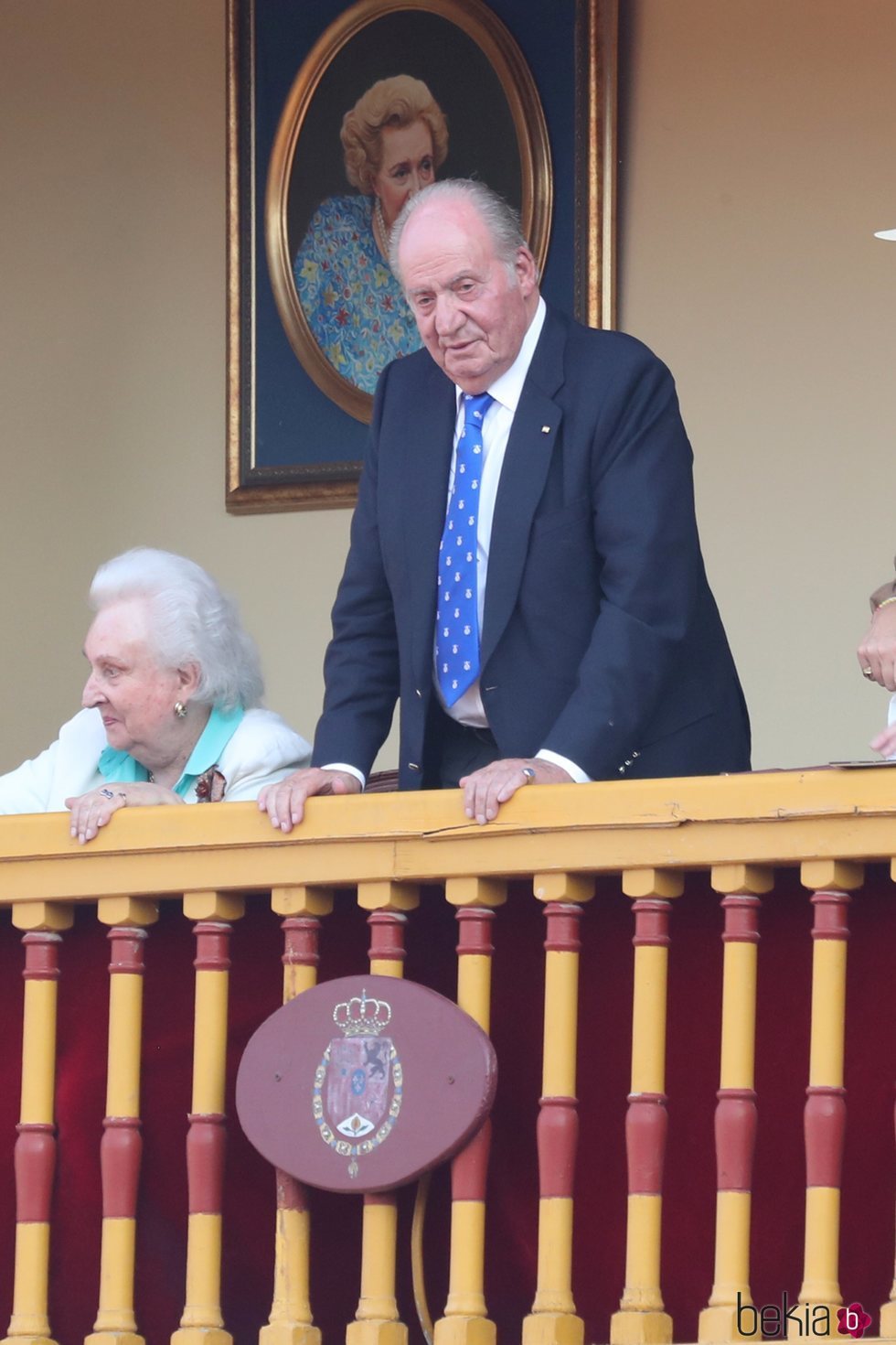 El Rey Juan Carlos y la Infanta Pilar en la corrida de toros en Aranjuez en homenaje a la Condesa de Barcelona