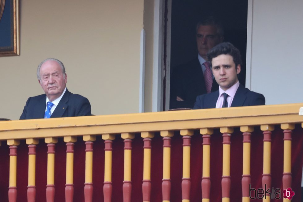 El Rey Juan Carlos y Froilán en la corrida de toros en Aranjuez en homenaje a la Condesa de Barcelona