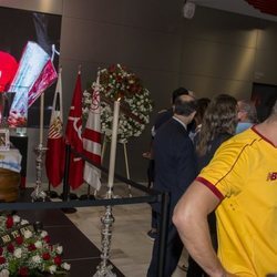 Antonio Tejado, desolado en la capilla ardiente de José Antonio Reyes