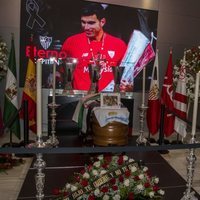 Antonio Tejado, desolado en la capilla ardiente de José Antonio Reyes