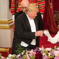 La Reina Isabel II brinda con Donald Trump durante su Viaje de Estado a Reino Unido