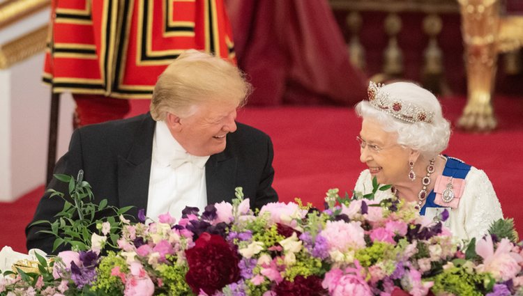 La Reina Isabel II y Donald Trump durante la cena de gala en su Viaje de Estado a Reino Unido