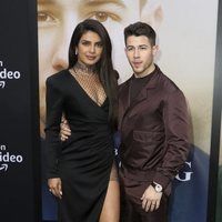 Nick Jonas y Priyanka Chopra en la premiere de 'Chasing Happiness'