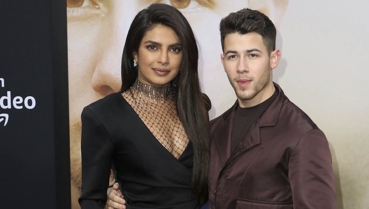 Nick Jonas y Priyanka Chopra en la premiere de 'Chasing Happiness'