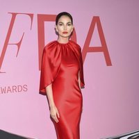 Lily Aldridge en la alfombra roja de los CFDA FASHION AWARDS 2019