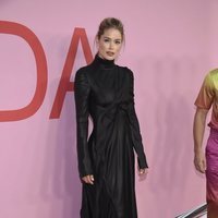 Doutzen Kroes en la alfombra roja de los CFDA FASHION AWARDS 2019