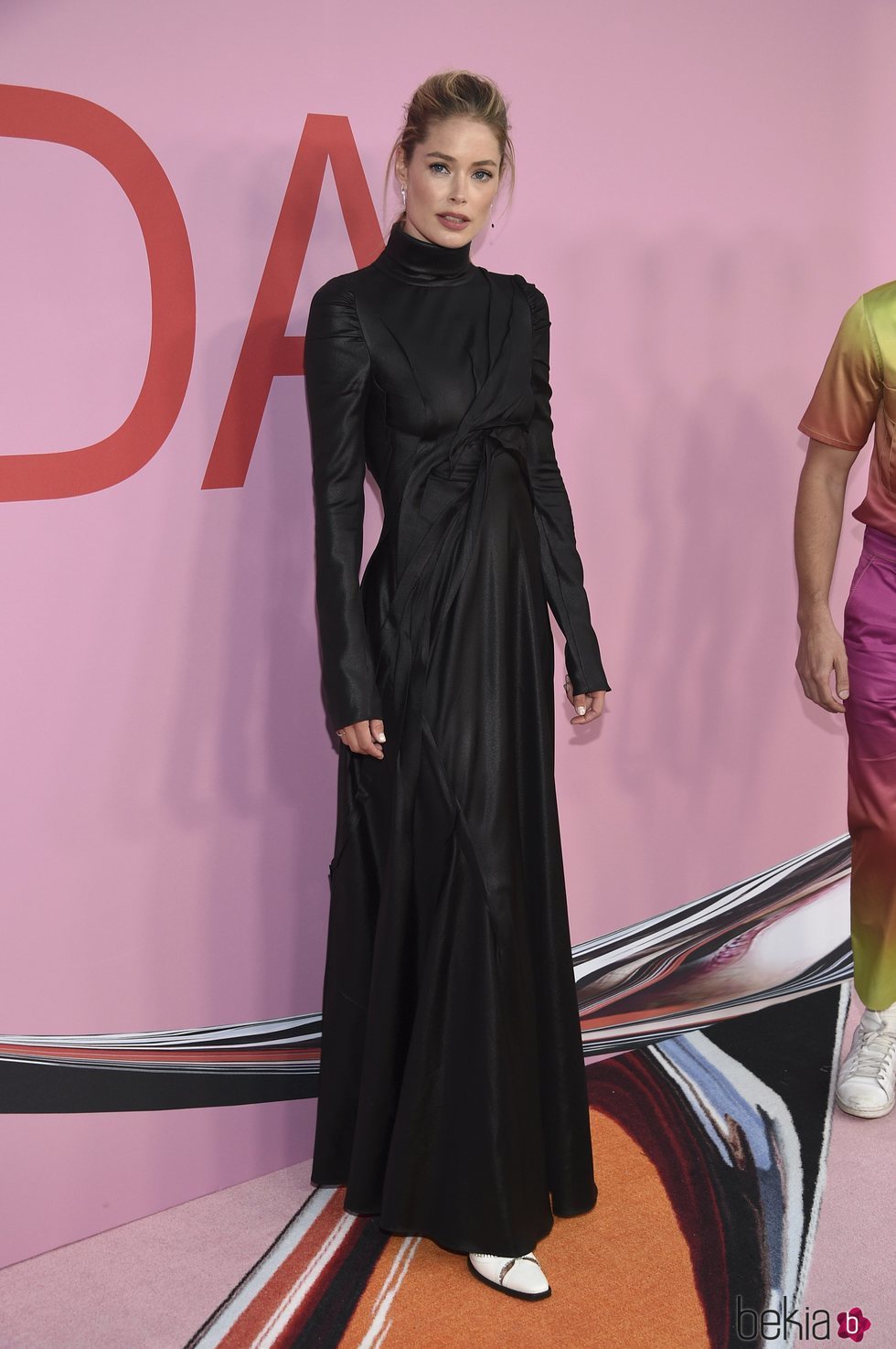 Doutzen Kroes en la alfombra roja de los CFDA FASHION AWARDS 2019