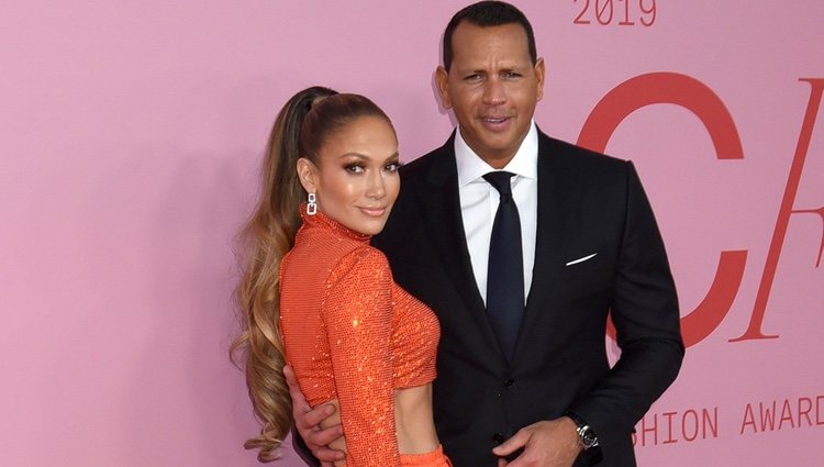 Jennifer Lopez y Alex Rodríguez en la alfombra roja de los CFDA FASHION AWARDS 2019