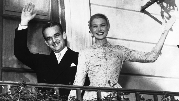 Rainiero de Mónaco y Grace Kelly en su boda civil