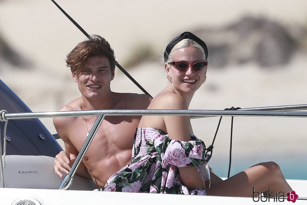 Pixie Lott y Oliver Cheshire en Formentera