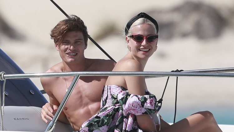 Pixie Lott y Oliver Cheshire en Formentera