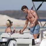 Pixie Lott y Oliver Cheshire con el torso desnudo de vacaciones románticas en Formentera