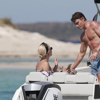 Pixie Lott y Oliver Cheshire, de vacaciones románticas en Formentera