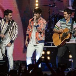 Los Jonas Brothers cantando juntos tras su vuelta a los escenarios