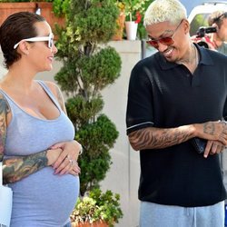 Amber Rose paseando por Beverly Hills junto a su pareja