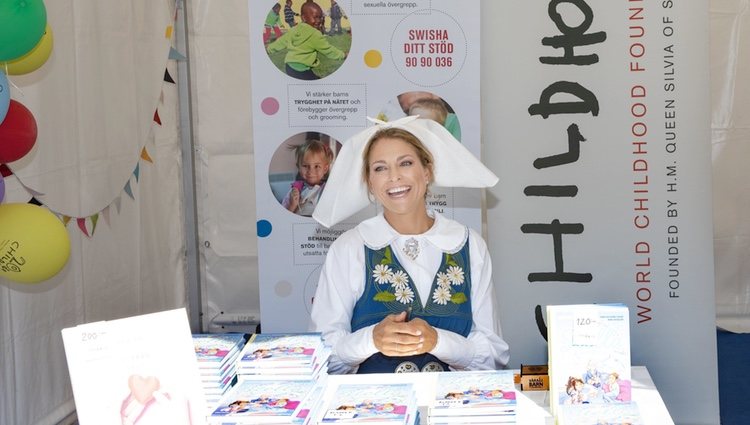 Magdalena de Suecia en la firma de su libro 'Stella y el secreto'