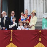 La Reina Isabel, el Príncipe Carlos, Camilla Parker, los Duques de Cambridge y sus hijos en Trooping the Colour 2019