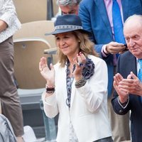 El Rey Juan Carlos y la Infanta Elena aplaudiendo a Rafa Nadal tras su victoria