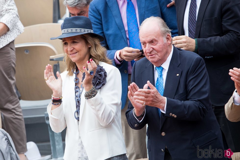 El Rey Juan Carlos y la Infanta Elena aplaudiendo a Rafa Nadal tras su victoria