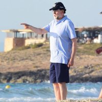 Mariano Rajoy junto a un amigo en Formentera