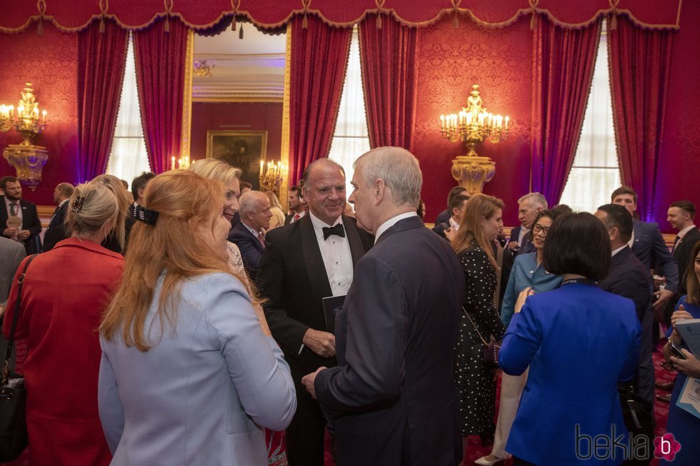 El Príncipe Andrés y Sarah Ferguson en un evento de Pitch at Palace en St James's Palace