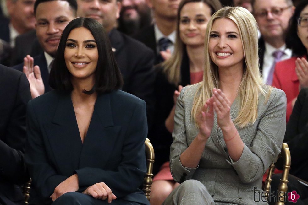 Kim Kardashian e Ivanka Trump en una conferencia en la Casa Blanca