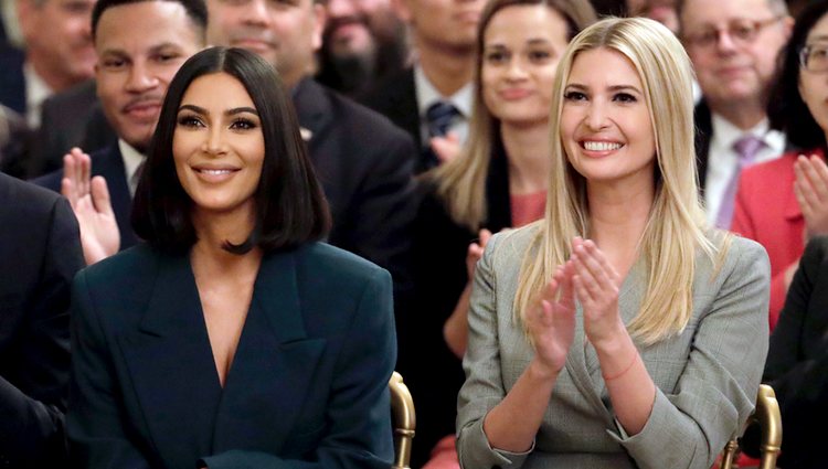 Kim Kardashian e Ivanka Trump en una conferencia en la Casa Blanca