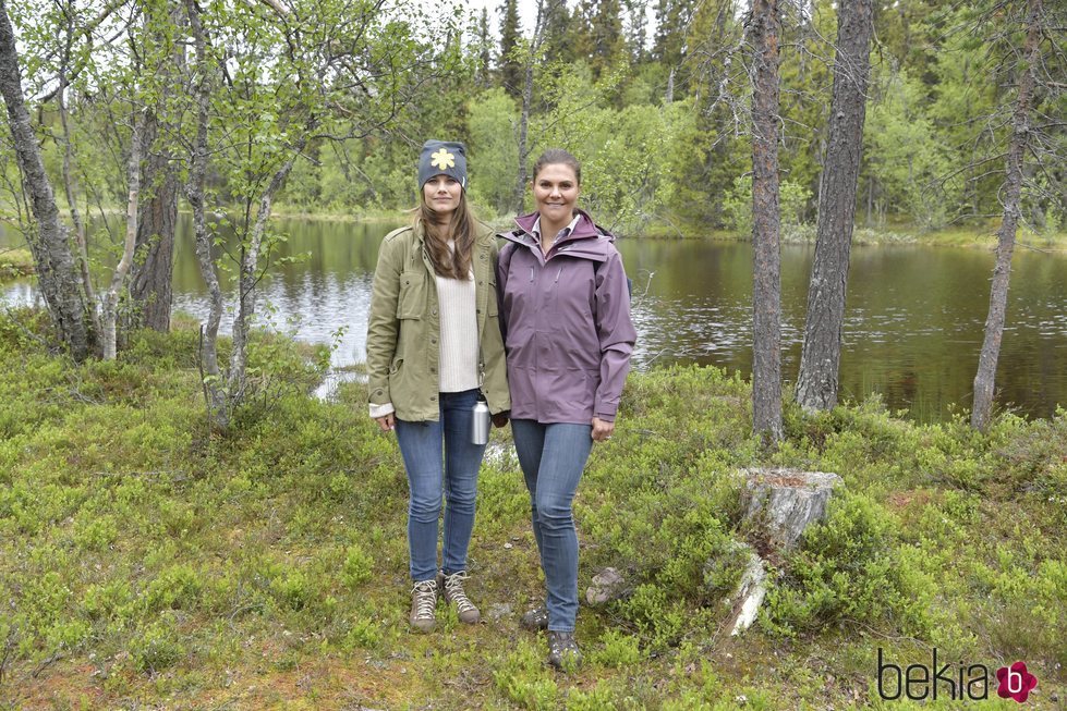 Victoria de Suecia y Sofia Hellqvist en Dalarna