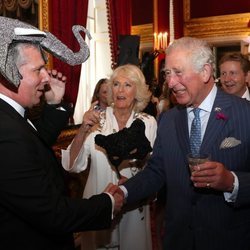 Príncipe Carlos y Camilla Parker en la fiesta de máscaras de Elephant Family