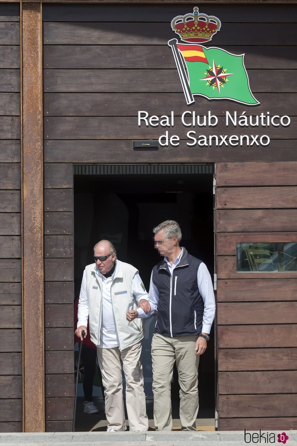 El Rey Juan Carlos de camino a las regatas de Sanxenxo