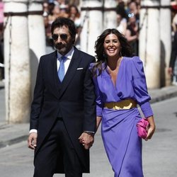 Nuria Roca y su marido Juan del Val  a su llegada a la boda de Pilar Rubio y Sergio Ramos