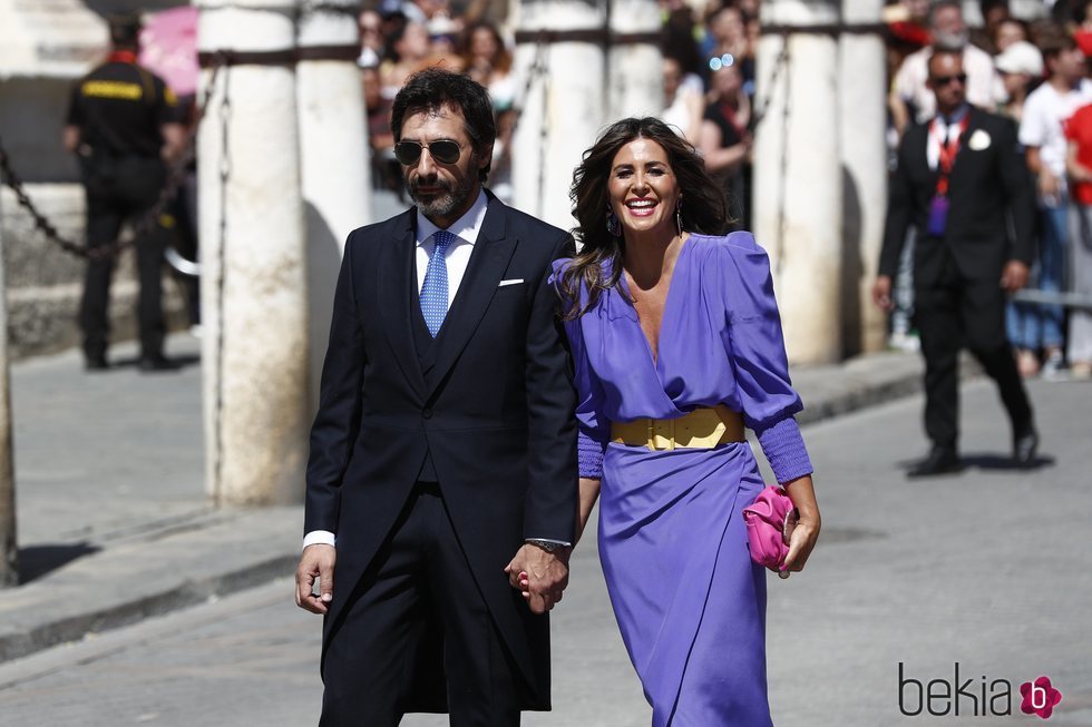 Nuria Roca y su marido Juan del Val  a su llegada a la boda de Pilar Rubio y Sergio Ramos