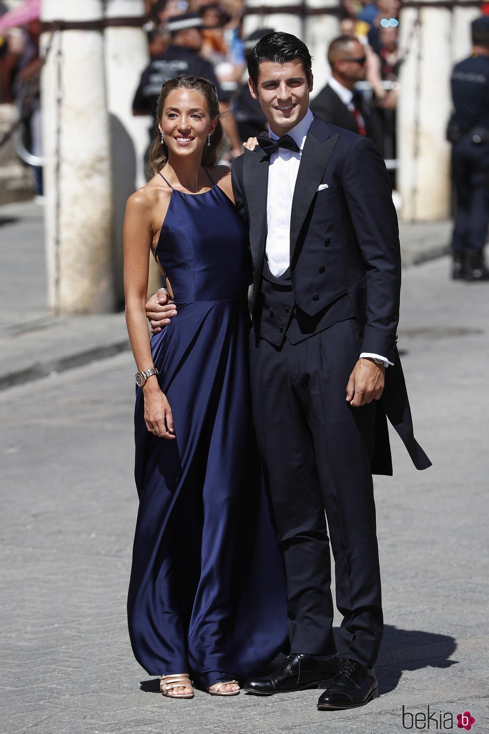 Álvaro Morata y su mujer Alice Campello a su llegada a la boda de Pilar Rubio y Sergio Ramos