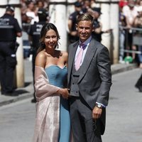 Marco Llorente y Patricia Noarbe a su llegada a la boda de Pilar Rubio y Sergio Ramos