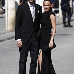 Sergio Busquets y su mujer Elena Galera a su llegada  a la boda de Pilar Rubio y Sergio Ramos