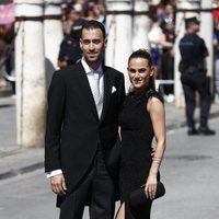 Sergio Busquets y su mujer Elena Galera a su llegada  a la boda de Pilar Rubio y Sergio Ramos